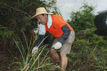 2011年6月党委副书记高裕跃在北坪水利劳动中.JPG